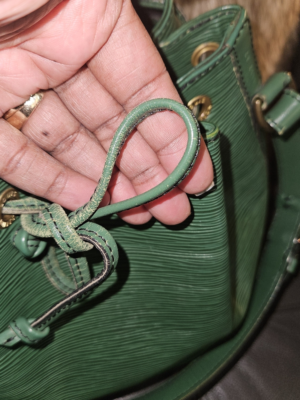 Louis Vuitton Epi Drawstrung Bucket Bag - Picture 3 of 10